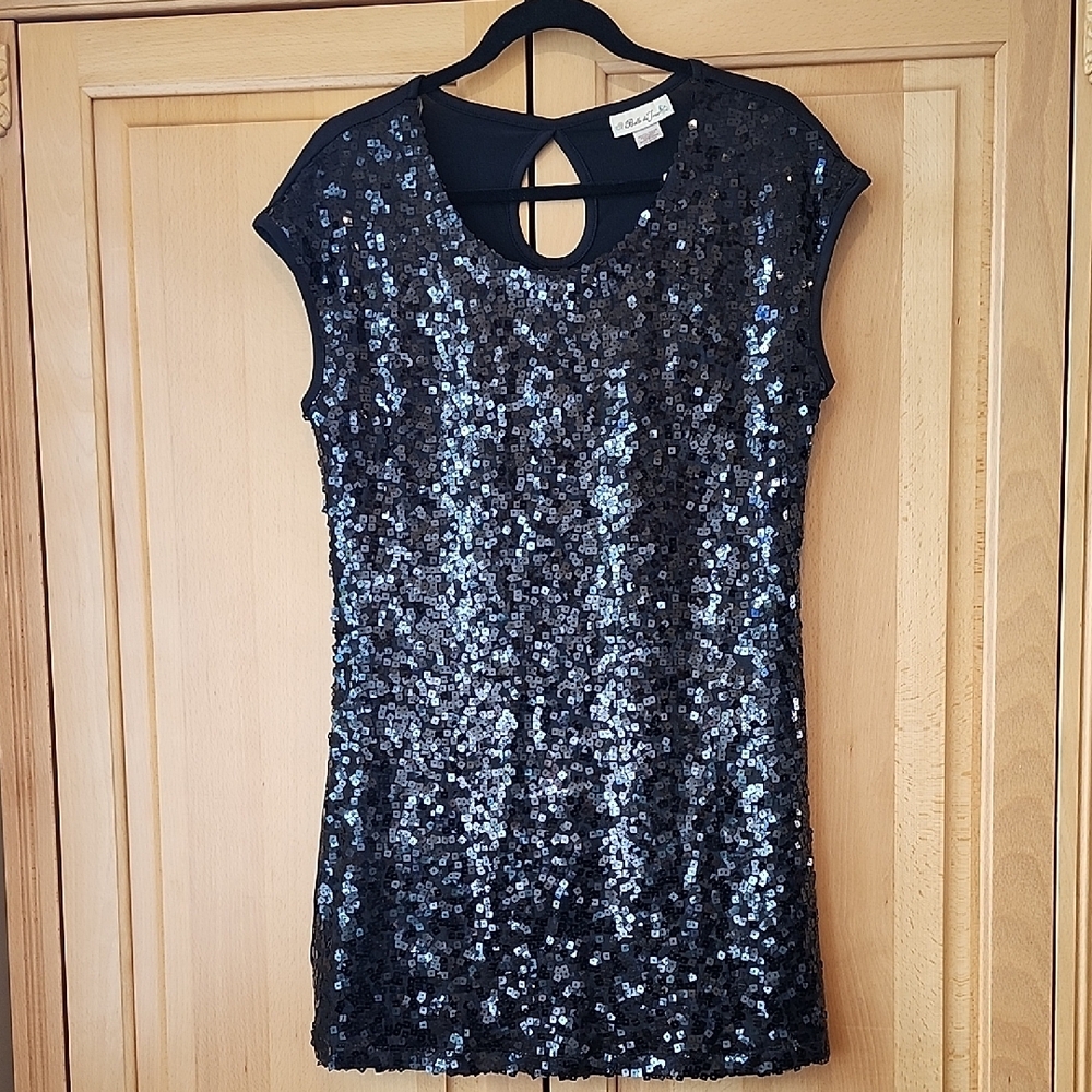 Elegant Black Sequin Sleeveless Dress With Small Keyhole At Back